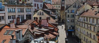 Vue des toits dans le quartier de la rue de Bourg. Lausanne